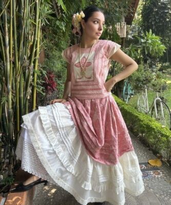 Set de huipil de lino, enagua brocado y olán ivory