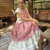 Set de Huipil de lino y brocado, falda de brocado y olán ivory